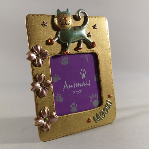 Adorable 3D Cat Meow Picture Frame, Metal, Gold w/ Green & Orange Cat & Flowers - Picture 2 of 3